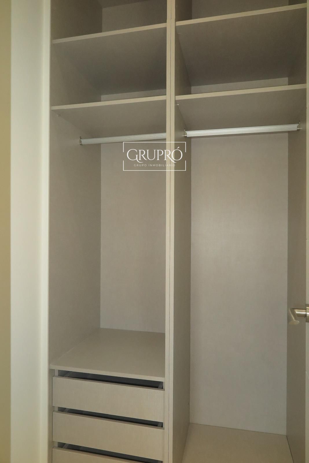 Ático de 1 dormitorio, con terraza de 14 metros cuadrados y orientación oeste (sol de tarde)