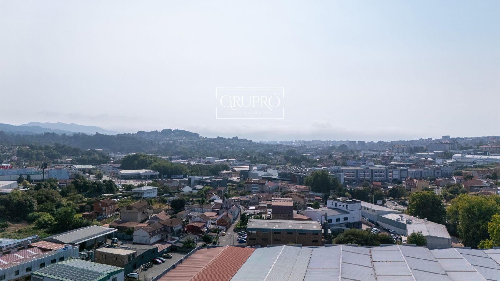 CASA EN VENTA EN VIGO CON TODOS LOS SERVICIOS DE PRIMERA NECESIDAD A MANO