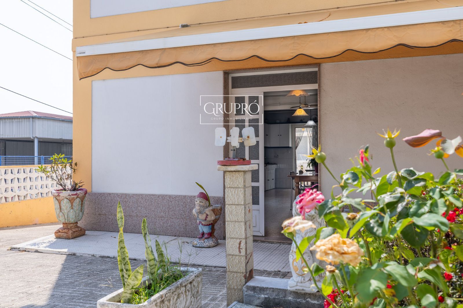 CASA EN VENTA EN VIGO CON TODOS LOS SERVICIOS DE PRIMERA NECESIDAD A MANO
