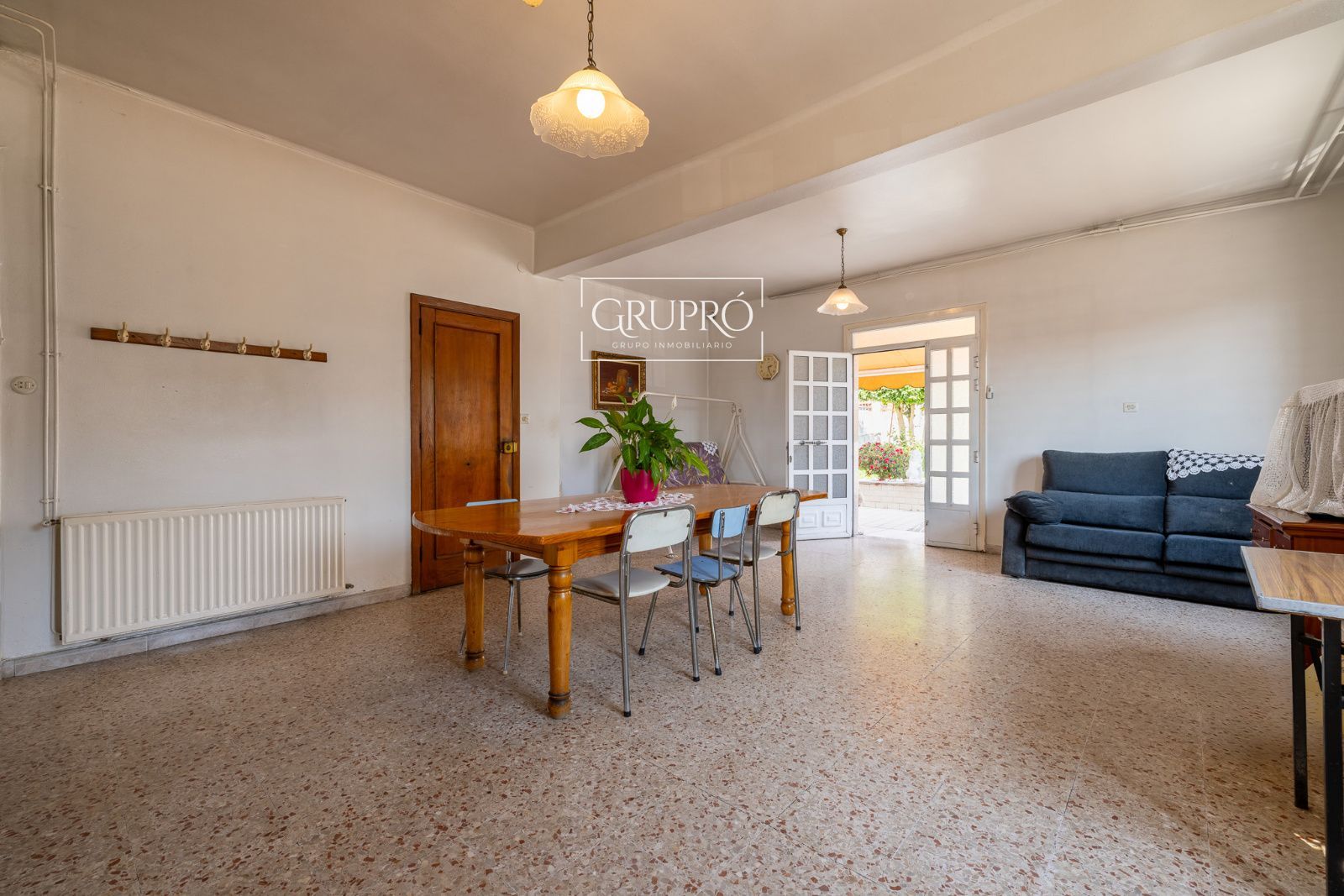 CASA EN VENTA EN VIGO CON TODOS LOS SERVICIOS DE PRIMERA NECESIDAD A MANO