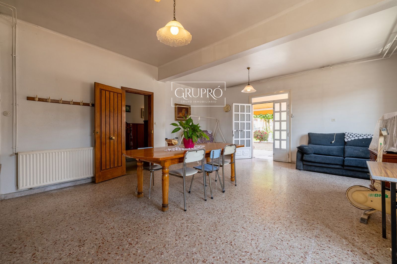 CASA EN VENTA EN VIGO CON TODOS LOS SERVICIOS DE PRIMERA NECESIDAD A MANO