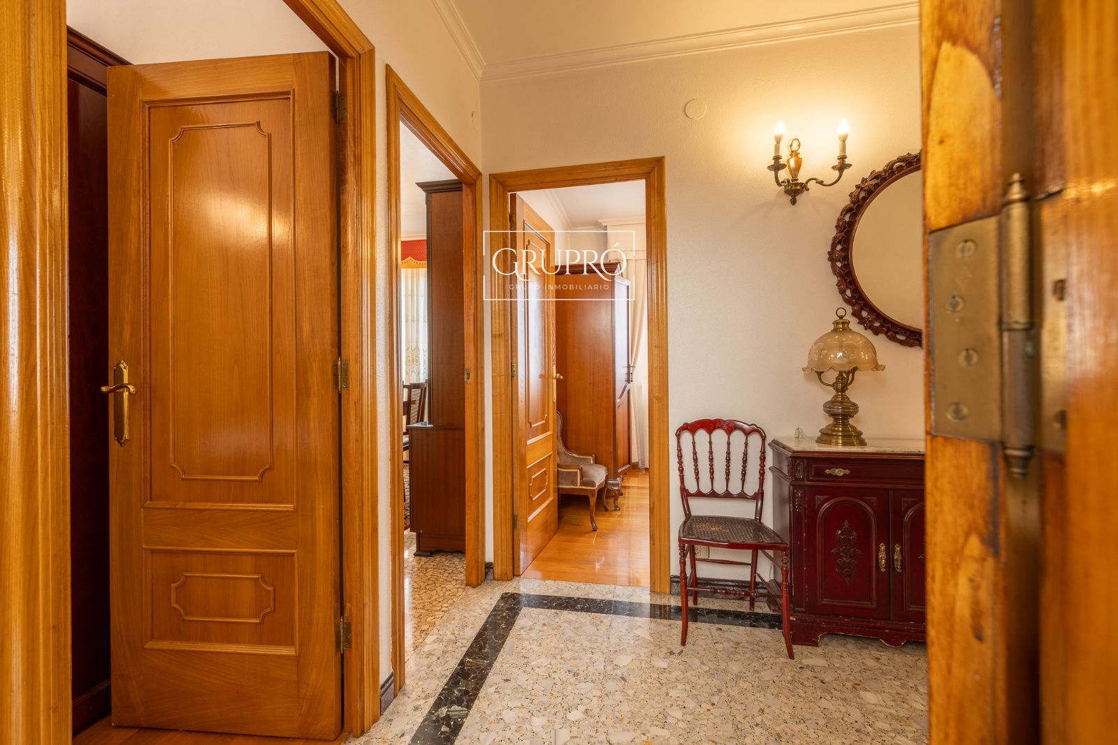 CASA EN VENTA EN VIGO CON TODOS LOS SERVICIOS DE PRIMERA NECESIDAD A MANO