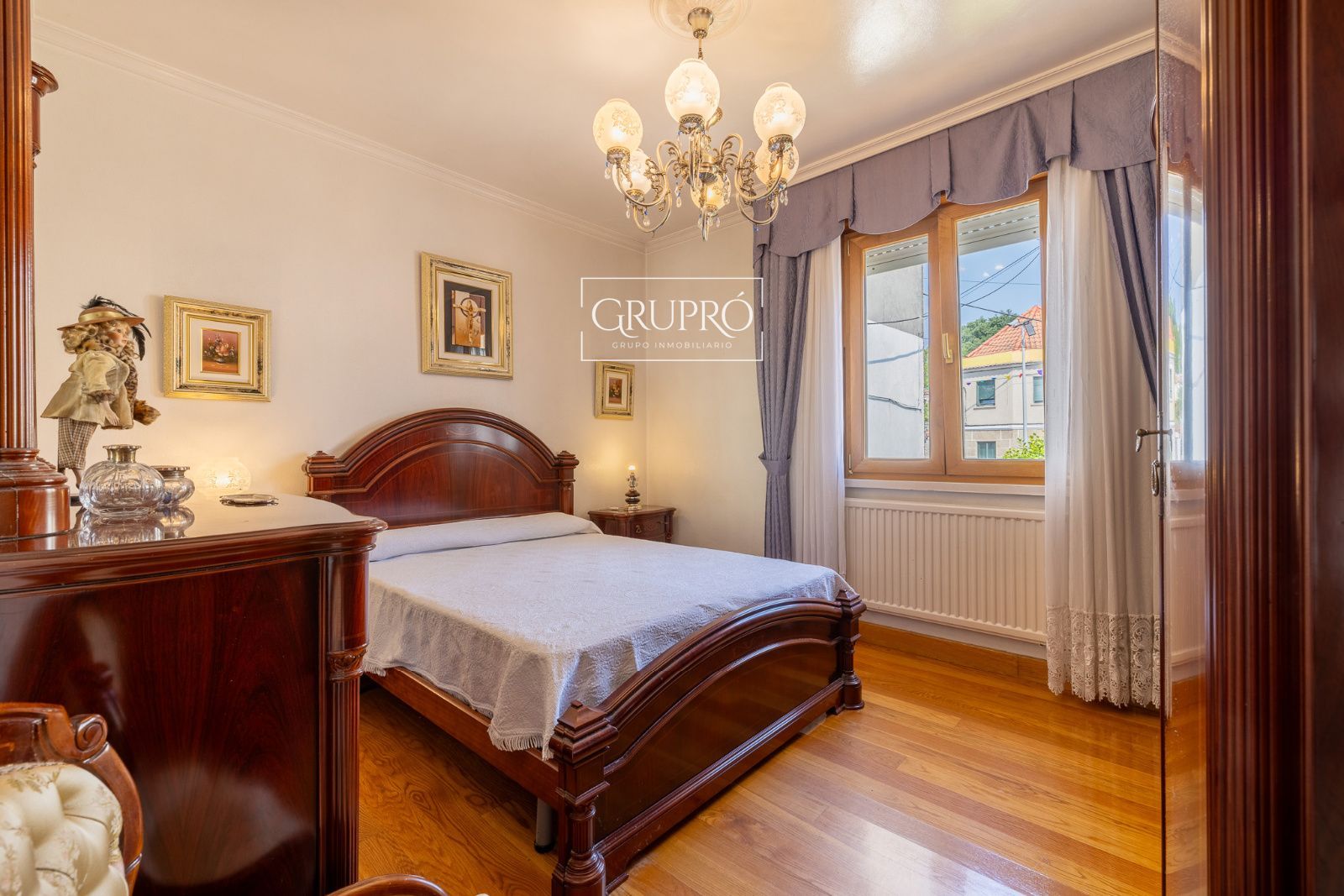 CASA EN VENTA EN VIGO CON TODOS LOS SERVICIOS DE PRIMERA NECESIDAD A MANO