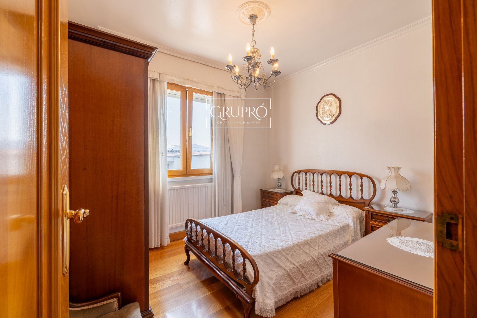 CASA EN VENTA EN VIGO CON TODOS LOS SERVICIOS DE PRIMERA NECESIDAD A MANO