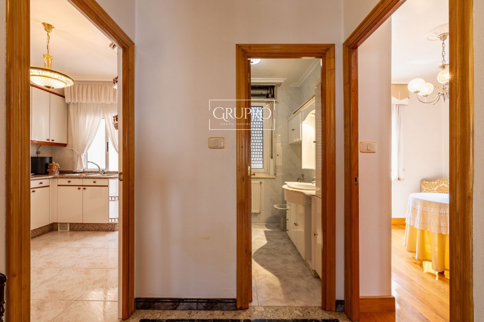 CASA EN VENTA EN VIGO CON TODOS LOS SERVICIOS DE PRIMERA NECESIDAD A MANO