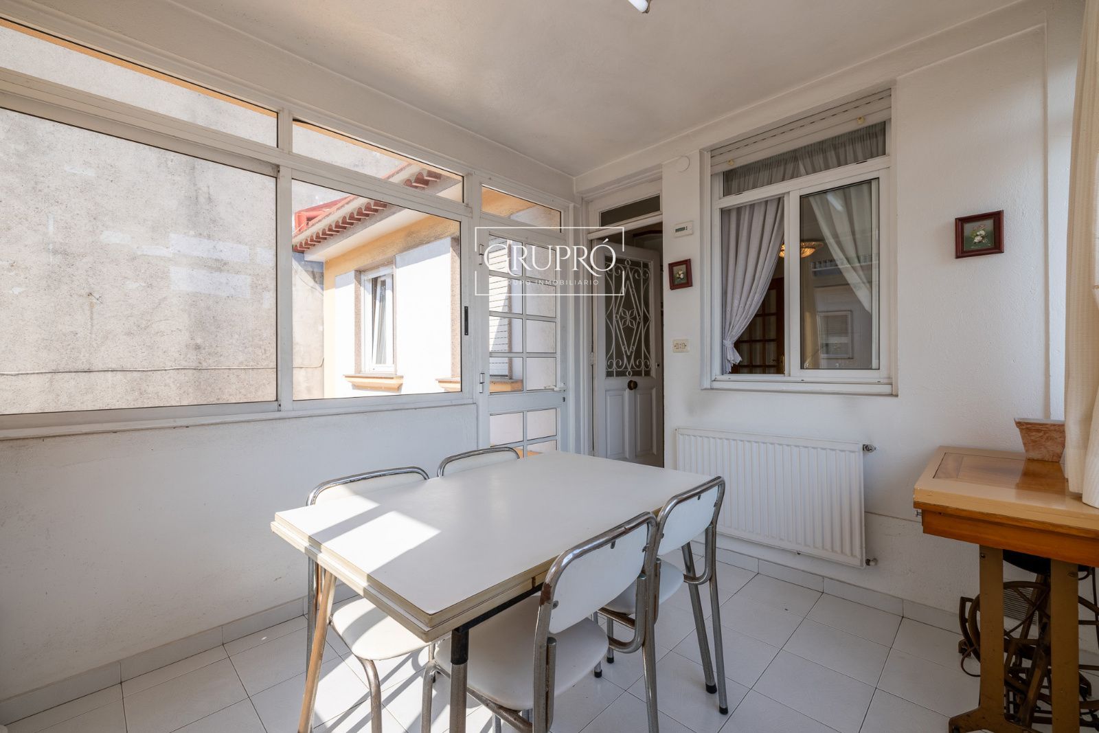CASA EN VENTA EN VIGO CON TODOS LOS SERVICIOS DE PRIMERA NECESIDAD A MANO