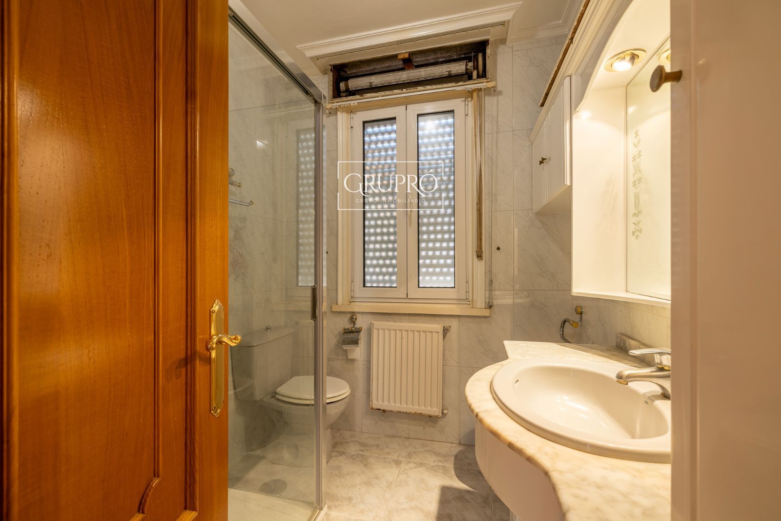 CASA EN VENTA EN VIGO CON TODOS LOS SERVICIOS DE PRIMERA NECESIDAD A MANO