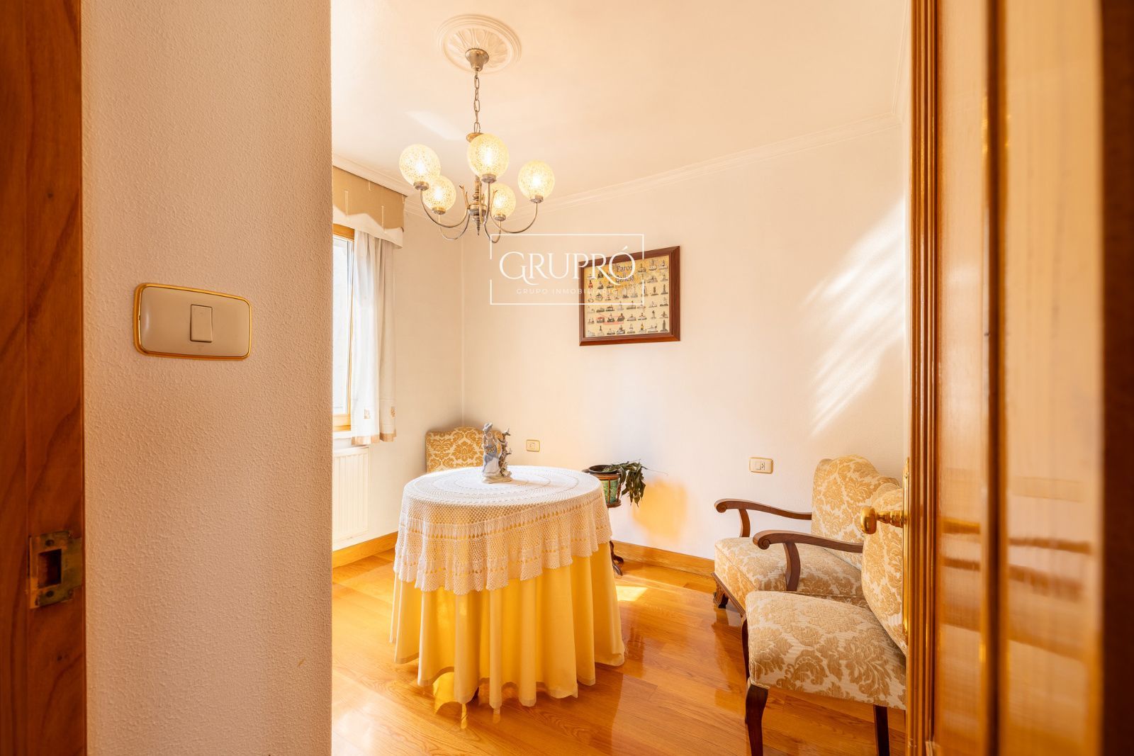 CASA EN VENTA EN VIGO CON TODOS LOS SERVICIOS DE PRIMERA NECESIDAD A MANO