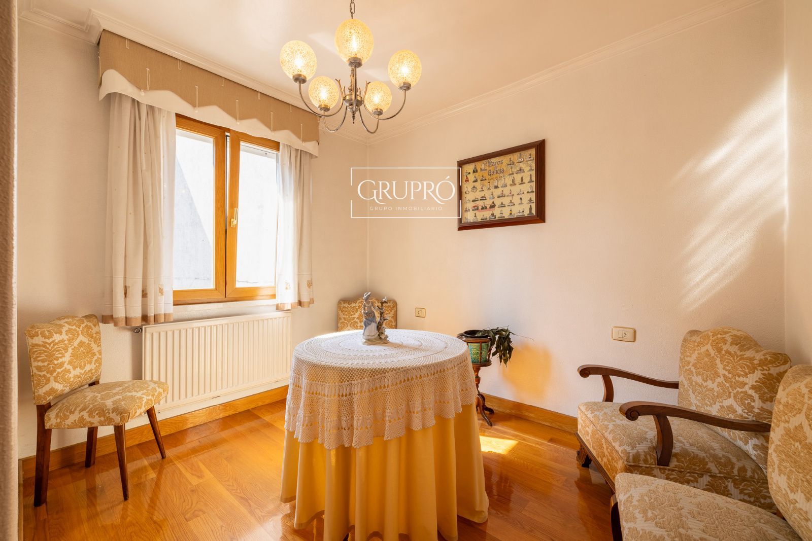 CASA EN VENTA EN VIGO CON TODOS LOS SERVICIOS DE PRIMERA NECESIDAD A MANO