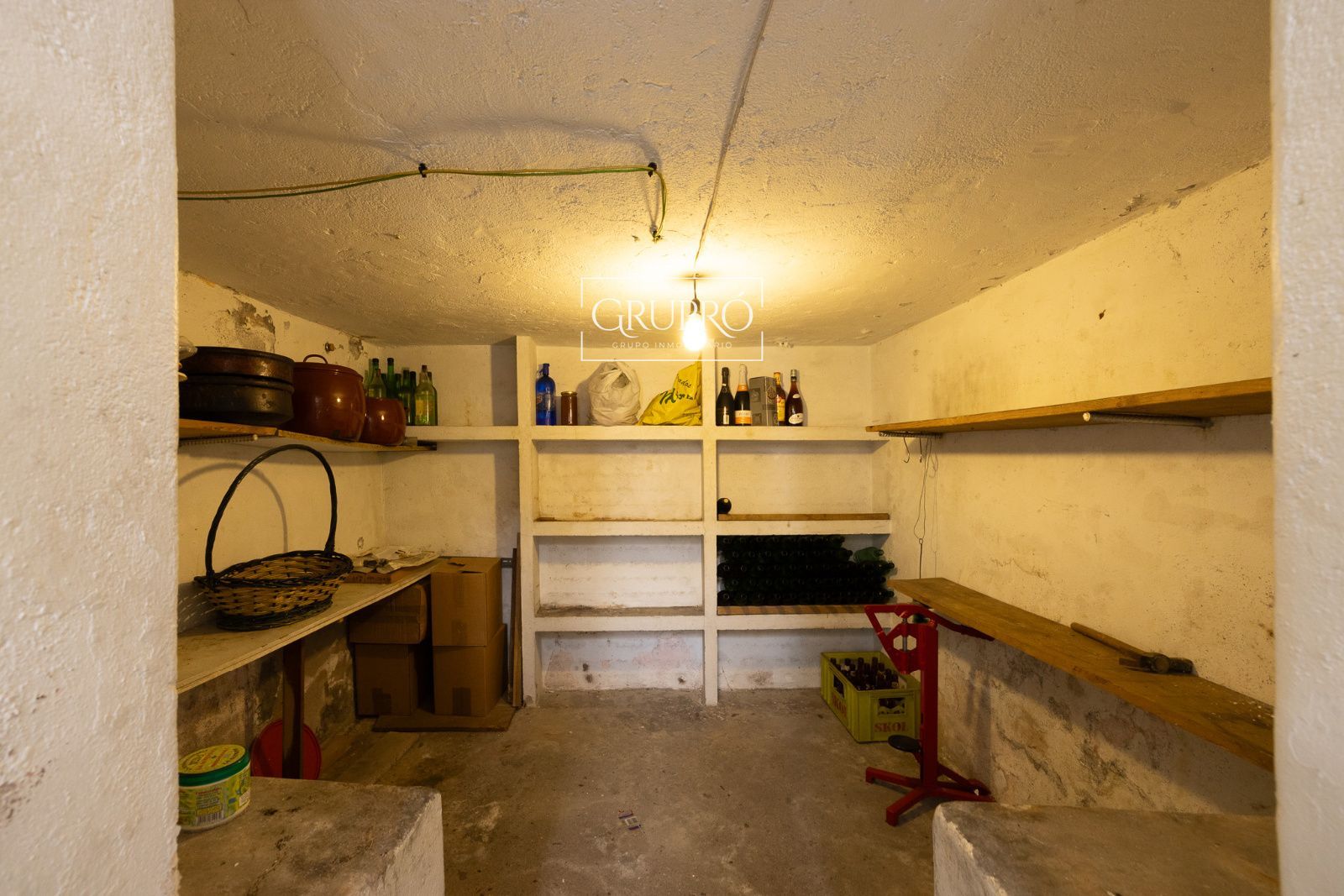 CASA EN VENTA EN VIGO CON TODOS LOS SERVICIOS DE PRIMERA NECESIDAD A MANO