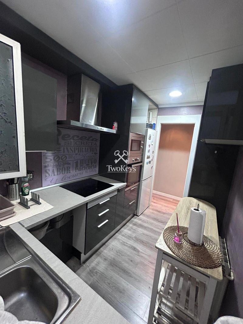 Piso en venta  en Badalona, Barcelona . Ref: 2004. TwoKeys