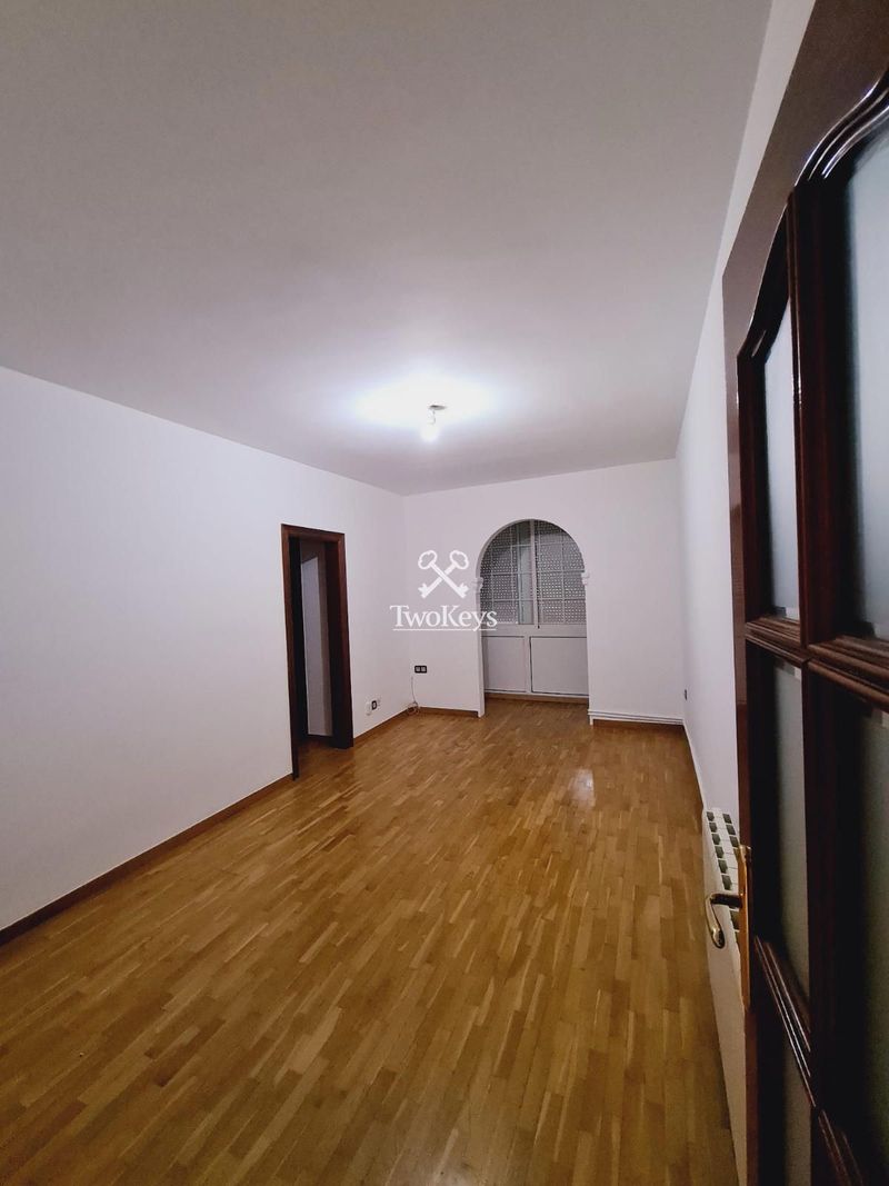 Piso en alquiler  en Badalona, Barcelona . Ref: 2292. TwoKeys