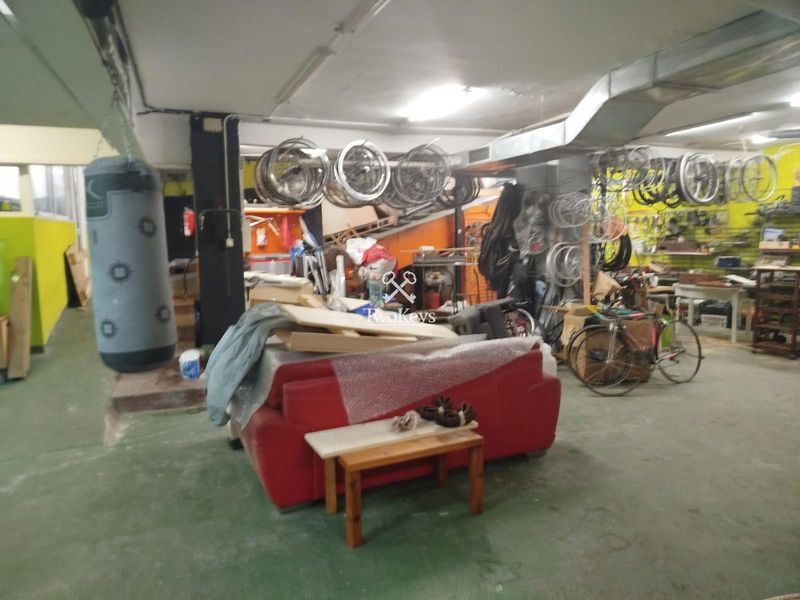 Local Comercial en venta  en Badalona, Barcelona . Ref: 2315. TwoKeys