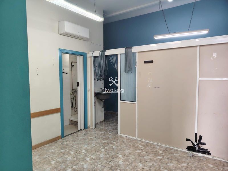 Comercial Premise for sale  in Badalona, Barcelona . Ref: 2337. TwoKeys