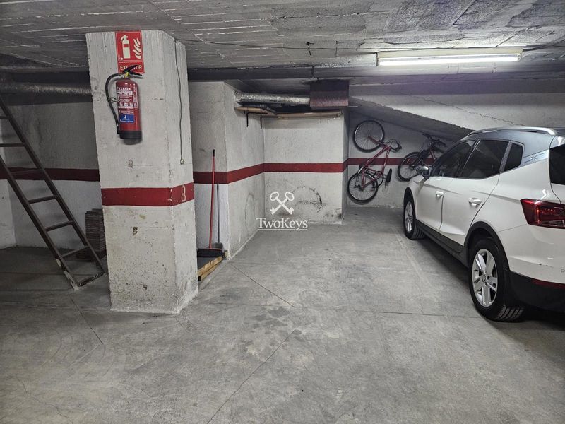 Garaje en venta  en Badalona, Barcelona . Ref: 2348. TwoKeys