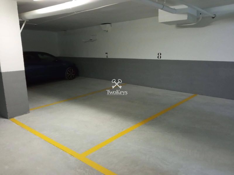 гараж на продажу  в Badalona, Barcelona . Ref: 2354. TwoKeys