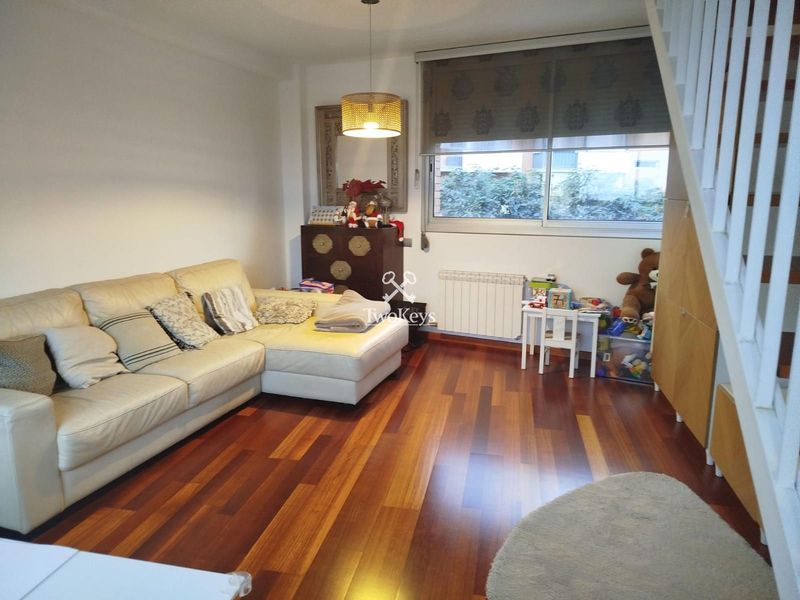 дуплекс на продажу  в Badalona, Barcelona . Ref: 2357. TwoKeys