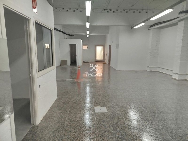 Local Comercial en venta  en Badalona, Barcelona . Ref: 2376. TwoKeys