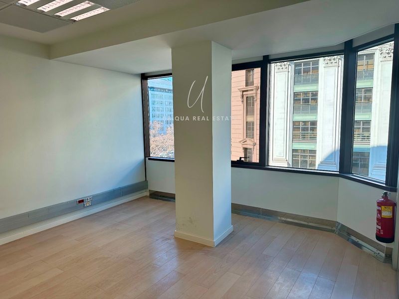 Oficina en alquiler Barcelona. Ref: 1037. Ubiqua Real Estate