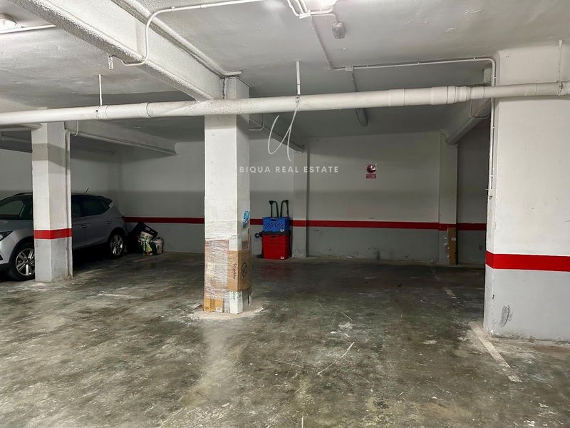 Garaje en venta Santa Coloma de Gramenet, Barcelona. Ref: 1052. Ubiqua Real Estate