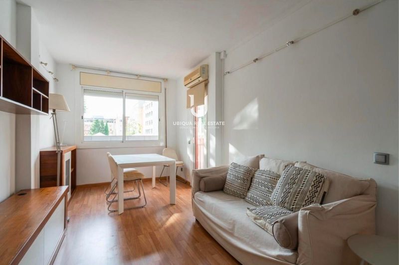Piso en alquiler Barcelona. Ref: 1067. Ubiqua Real Estate