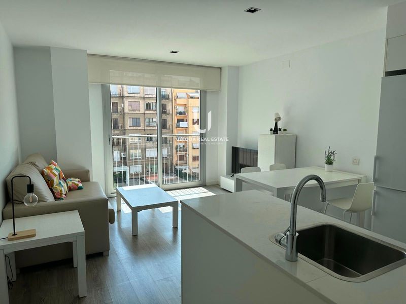 Piso en alquiler Barcelona. Ref: 1085. Ubiqua Real Estate