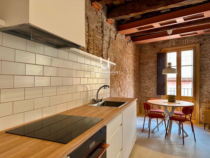 Piso en alquiler Barcelona. Ref: 1207. Ubiqua Real Estate