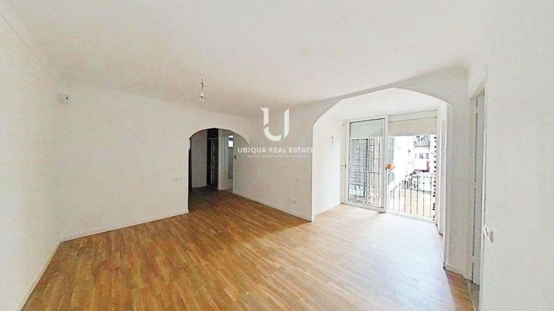 Piso en venta Barcelona. Ref: 1242. Ubiqua Real Estate