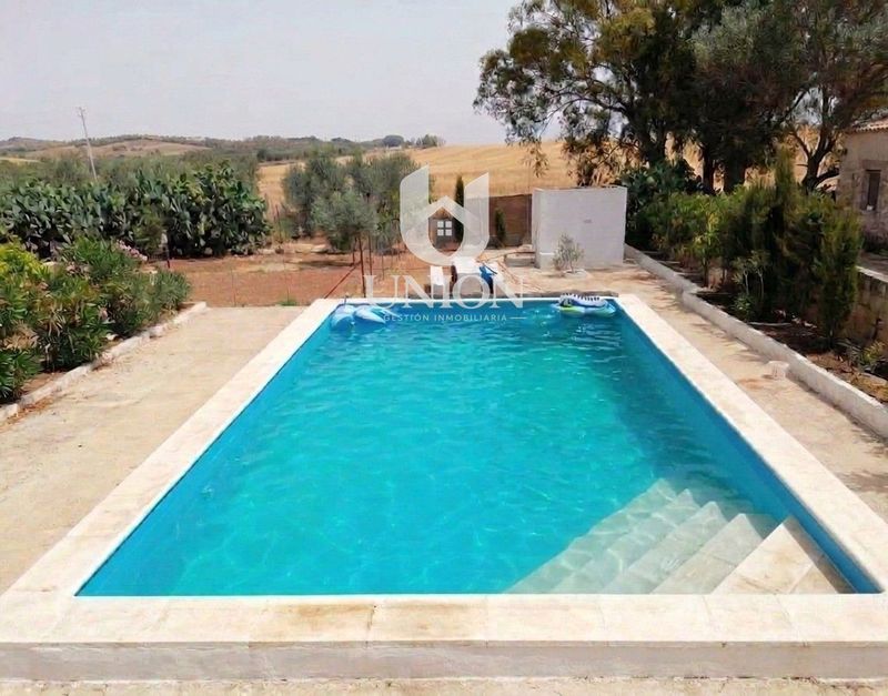 Chalet Independiente en venta Moron De La Frontera, Sevilla. Ref: 1021. UNION GESTION INMOBILIARIA