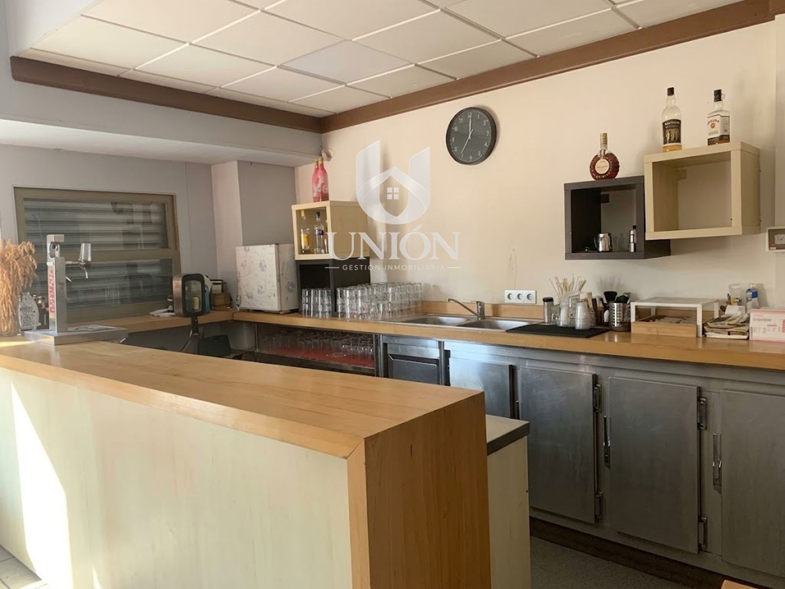 Local comercial en venta en Sevilla - Foto 2