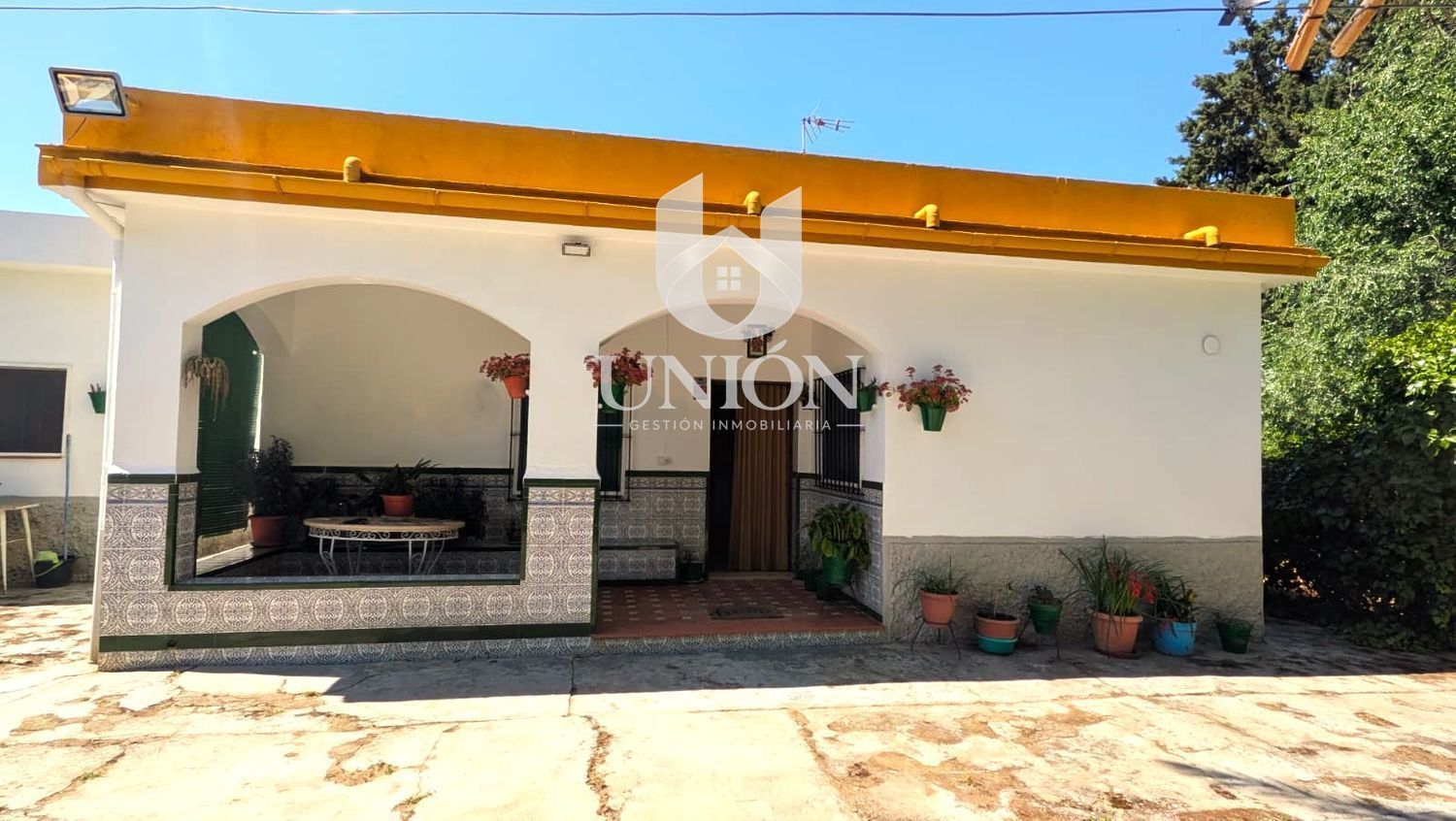 CHALET EN LA ZONA DE 