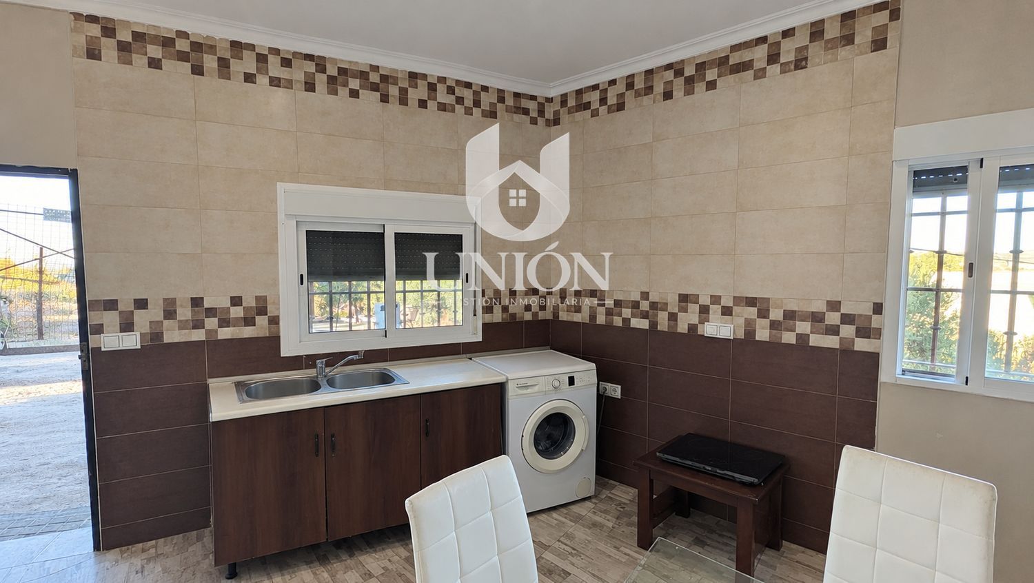 CASA EN ZONA 