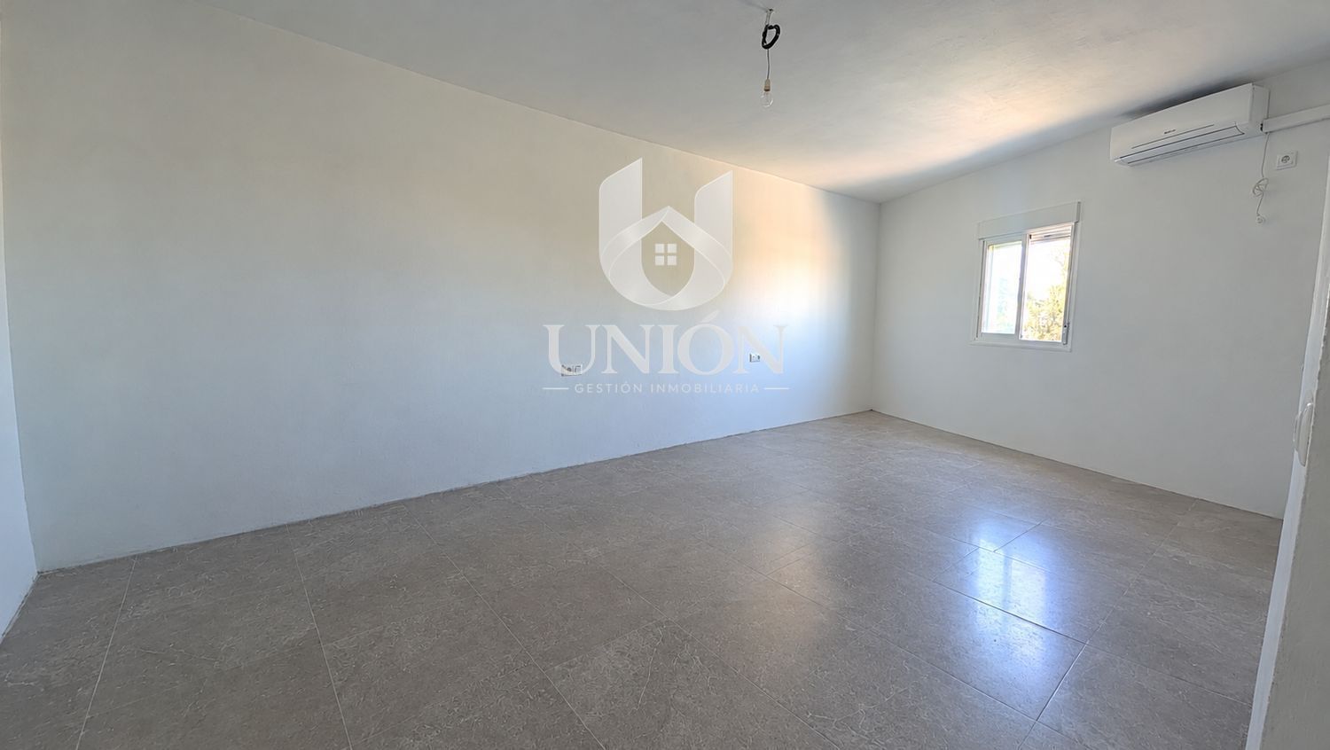 CASA EN ZONA 