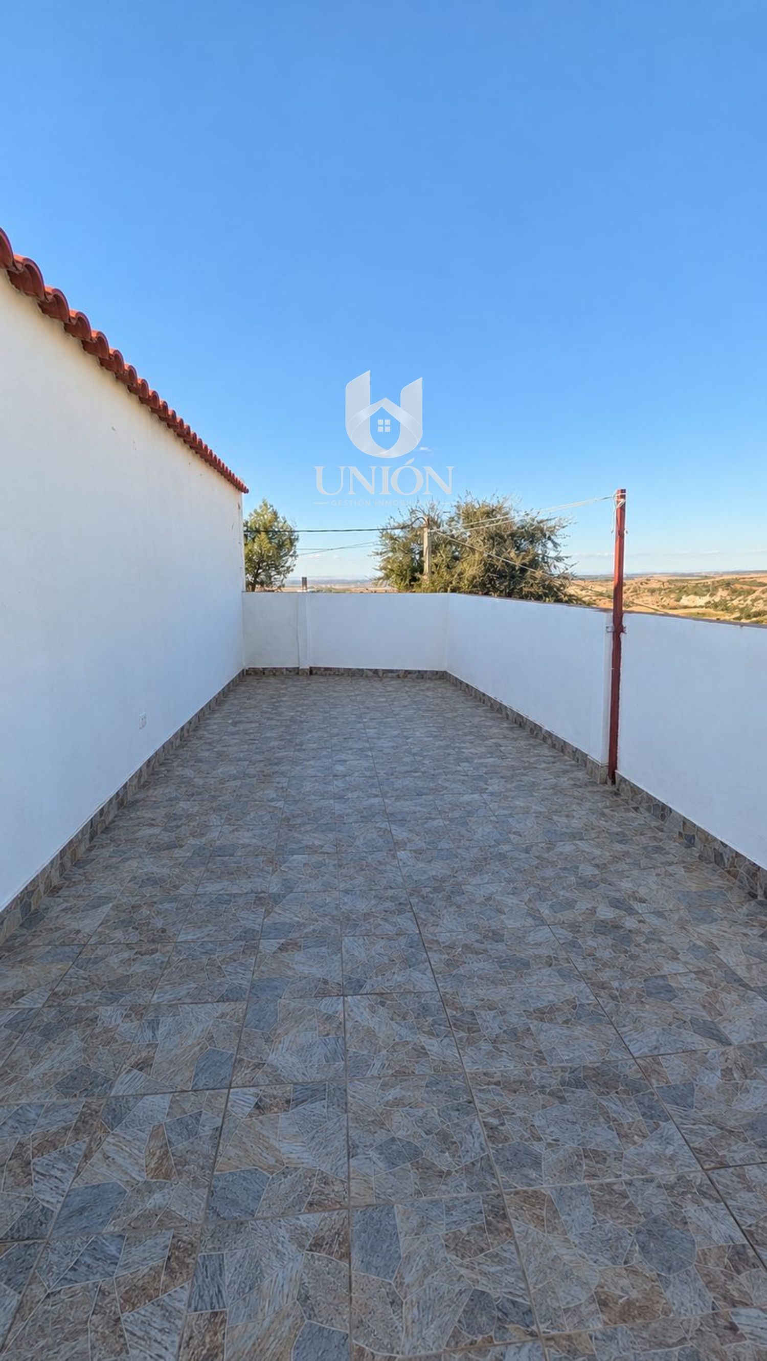 CASA EN ZONA 