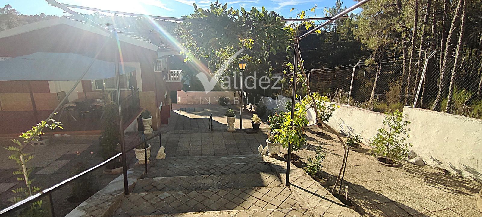 JARDÍN - CHALET ÚNICO EN SANTA MARÍA DE LA ALAMEDA – NATURALEZA, PRIVACIDAD Y TRANQUILIDAD