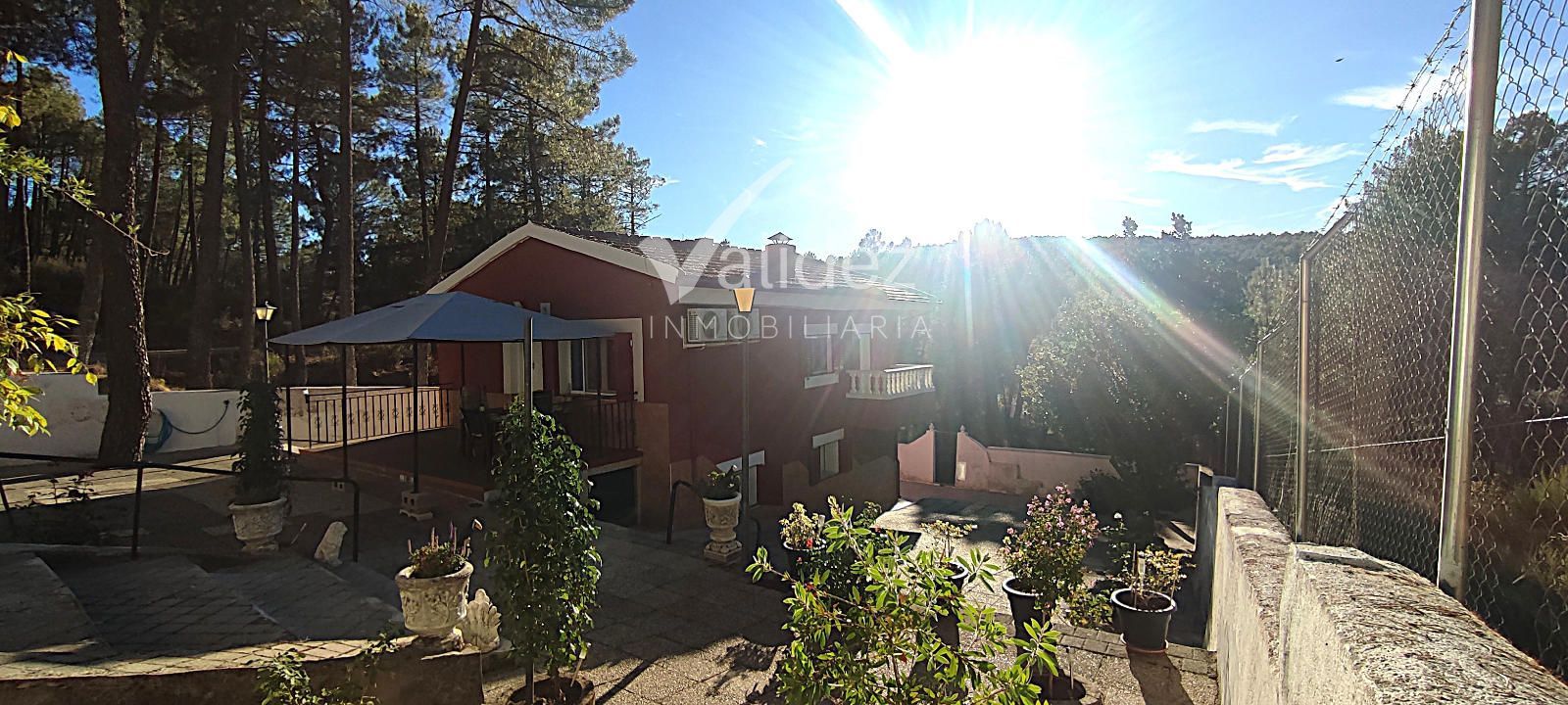 JARDÍN - CHALET ÚNICO EN SANTA MARÍA DE LA ALAMEDA – NATURALEZA, PRIVACIDAD Y TRANQUILIDAD