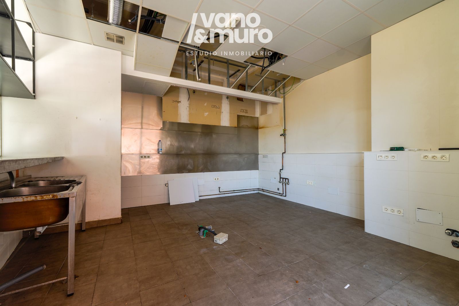 locales-comerciales en carbajosa-de-la-sagrada ·  180000€