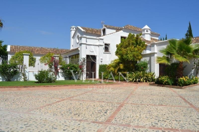 Chalet Independiente en venta Marbella, Málaga. Ref: 1339. Velian Group