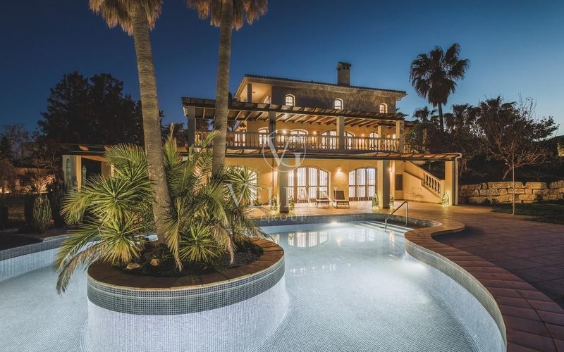 Chalet Independiente en venta Estepona, Málaga. Ref: 1371. Velian Group