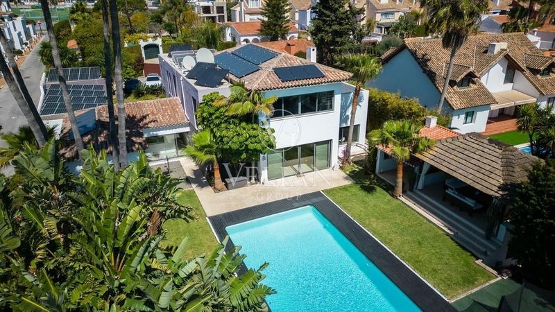 Chalet Independiente en venta Estepona, Málaga. Ref: 1388. Velian Group