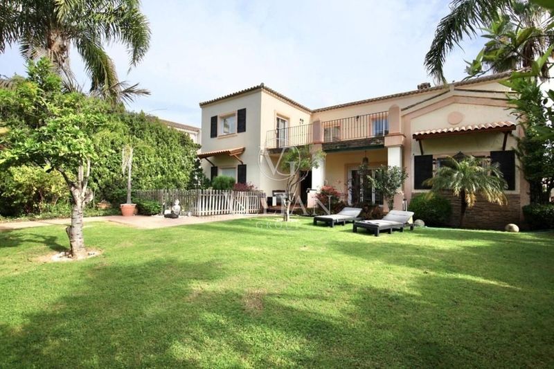 Chalet Independiente en venta Marbella, Málaga. Ref: 1401. Velian Group