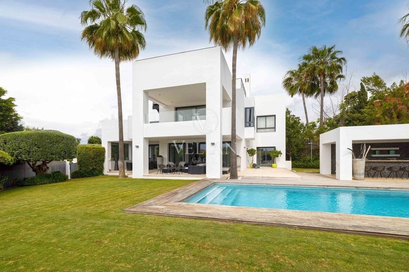 Chalet Independiente en venta Marbella, Málaga. Ref: 1984. Velian Group