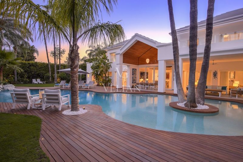 Chalet Independiente en venta Marbella, Málaga. Ref: 1987. Velian Group