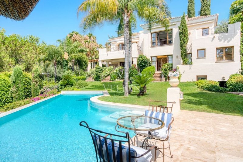 Chalet Independiente en venta Marbella, Málaga. Ref: 1994. Velian Group