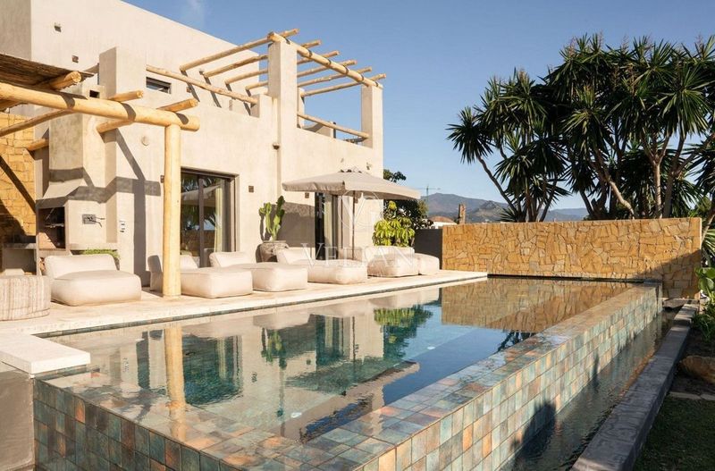 Chalet Independiente en venta Estepona, Málaga. Ref: 2001. Velian Group