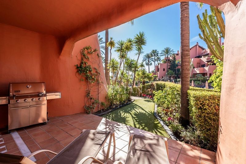 Piso en venta Estepona, Málaga. Ref: 2033. Velian Group