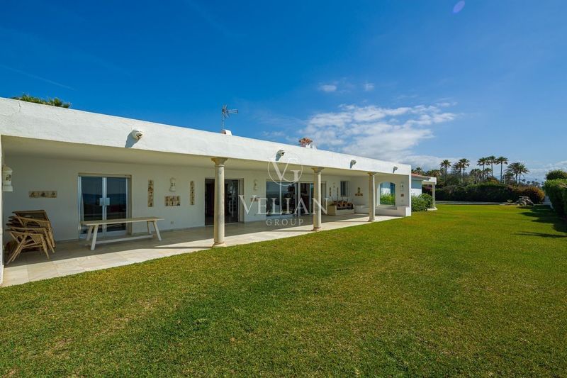 Chalet Independiente en venta Marbella, Málaga. Ref: 2065. Velian Group