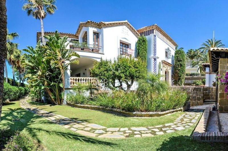 Chalet Independiente en venta Marbella, Málaga. Ref: 2077. Velian Group