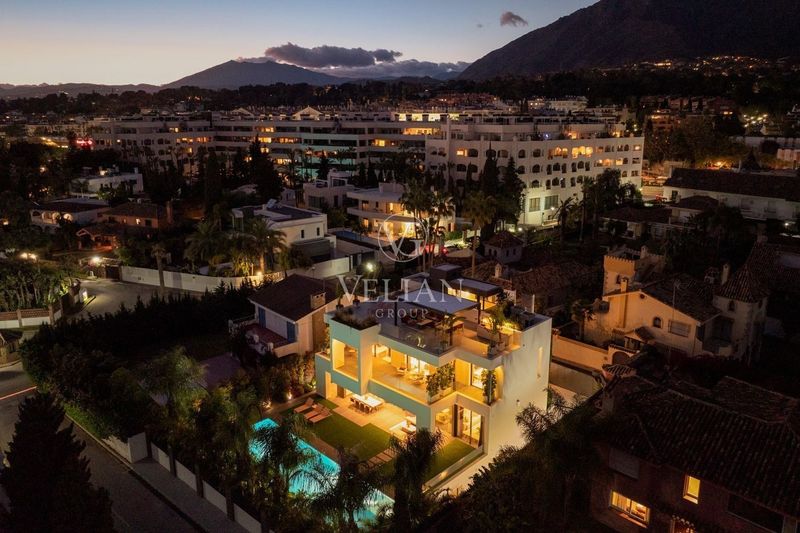 Chalet Independiente en venta Marbella, Málaga. Ref: 2088. Velian Group