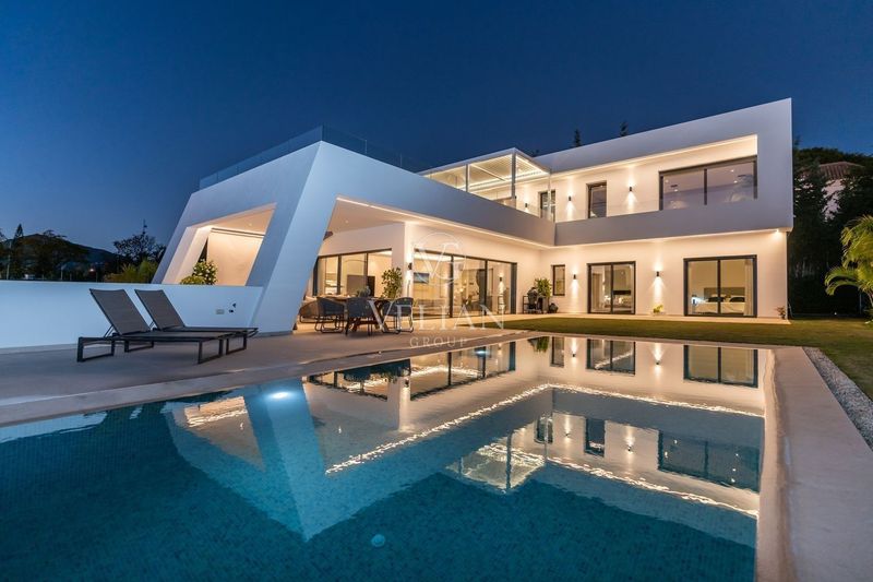 Chalet Independiente en venta Marbella, Málaga. Ref: 2122. Velian Group